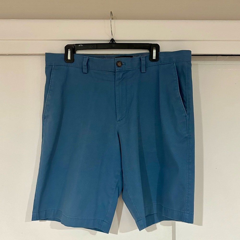 Banana Republic Men’s Sky Blue Straight-Fit Emerson Shorts in Size 34